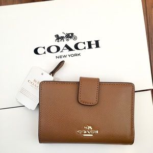 COACH Crossgrain Leather Medium Corner Zip Wallet